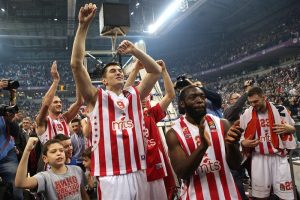 nemanja-dangubic-crvena-zvezda-mts-belgrade-celebrates-eb16